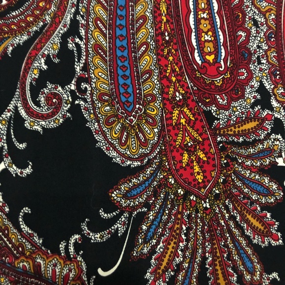 Popcorn Petite Paisley dropped collar paisley top - Picture 4 of 4